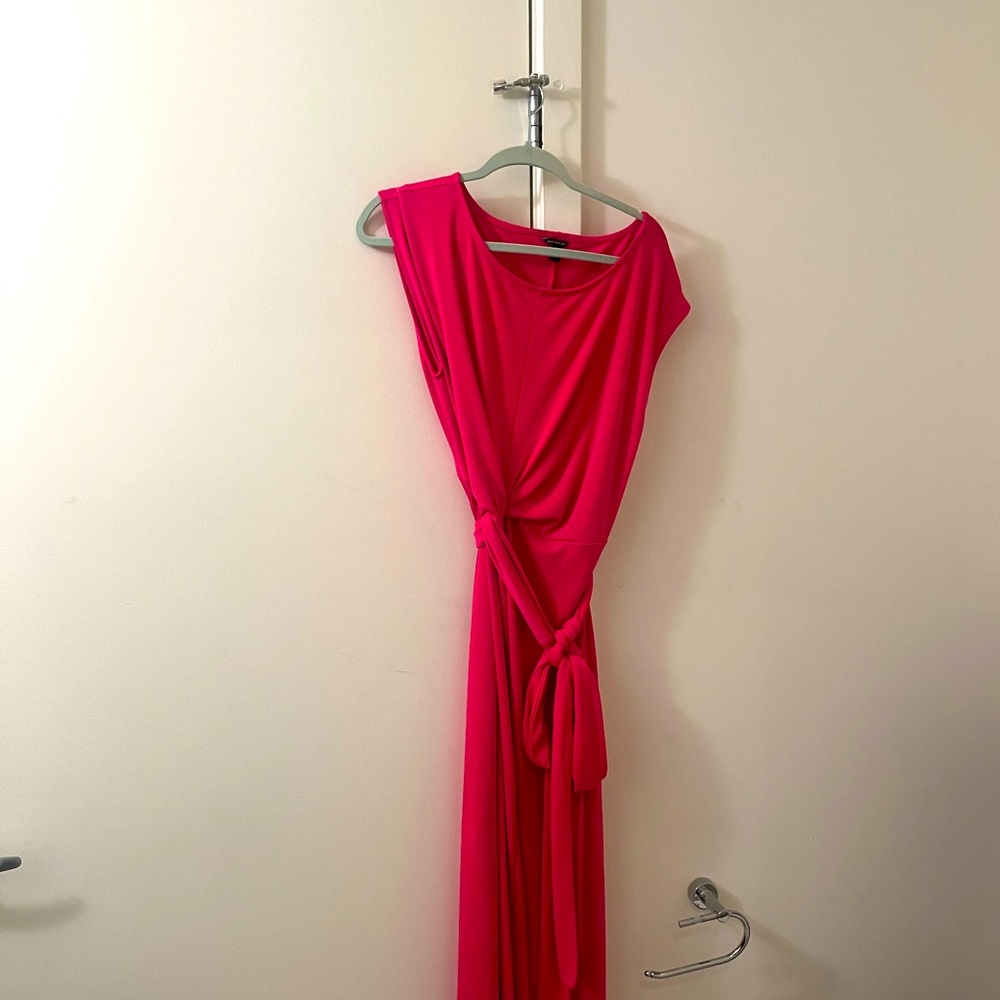 Ann Taylor cute pink below knee sleeveless dress.